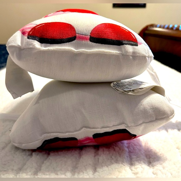 ❤️Gnomes💘2-Throw Pillows/for Valentine’s Day!💝 💌 - Picture 3 of 9